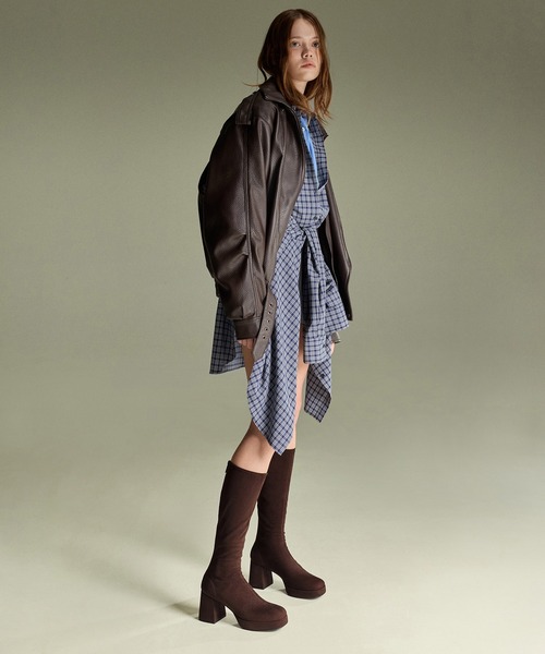 CHARLES & KEITH(チャールズ & キース)の「プラットフォーム ロングブーツ(ブーツ・レディース・ブラック/ダークブラウン系4/ブラック系その他2・24.5cm/23.5cm/23cm/22.5cm/25.5cm/25cm)」の3枚目の写真