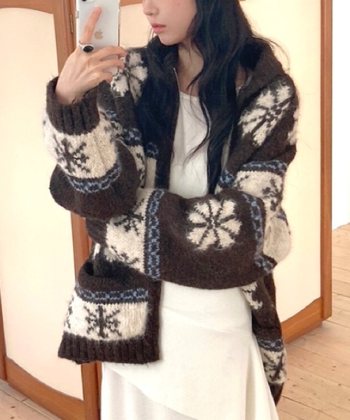 SHEENA(シーナ)の「ノルディック柄ジップアップニットカーディガン(カーディガン/ボレロ・レディース・ブラウン/ネイビー・M)」の21枚目の写真