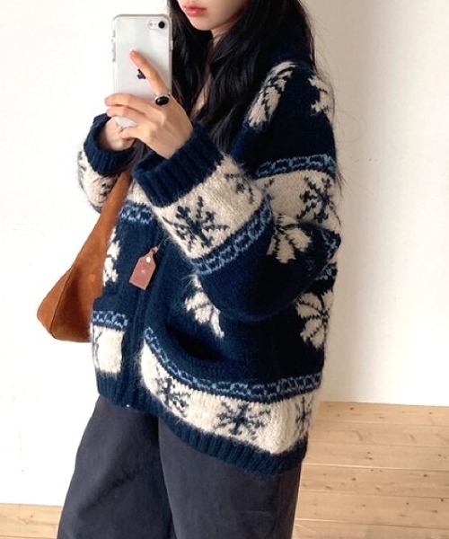 SHEENA(シーナ)の「ノルディック柄ジップアップニットカーディガン(カーディガン/ボレロ・レディース・ブラウン/ネイビー・M)」の12枚目の写真