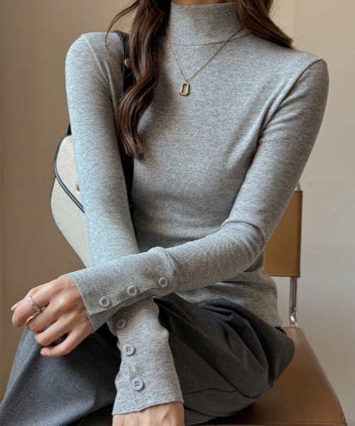 yuue' ( wear )(ユーイ)の「ボタンスリーブハイネック起毛リブロングTシャツ(Tシャツ/カットソー・レディース・ホワイト/チャコールグレー/ライトベージュ/グレー/ブラック・FREE)」の16枚目の写真