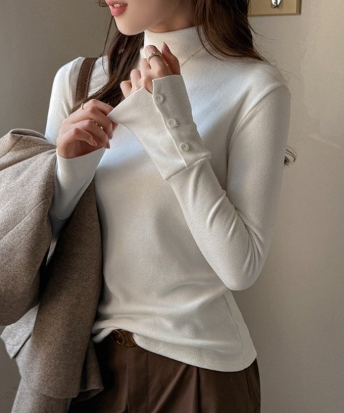 yuue' ( wear )(ユーイ)の「ボタンスリーブハイネック起毛リブロングTシャツ(Tシャツ/カットソー・レディース・ホワイト/チャコールグレー/ライトベージュ/グレー/ブラック・FREE)」の7枚目の写真