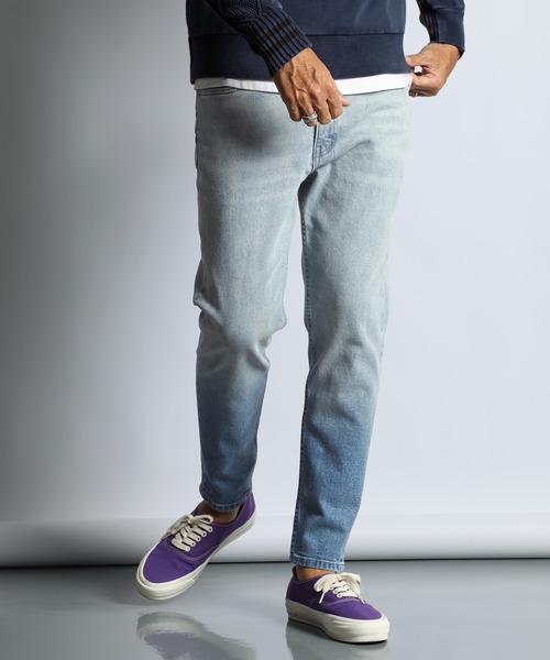 The DUFFER of ST.GEORGE(ザダファーオブセントジョージ)の「GUM STRETCH GRADATION BLEACH DENIM:「ガムストレッチ」グラデーション ブリーチ デニム(デニムパンツ・メンズ・インディゴブルー・X-LARGE/LARGE/MEDIUM/SMALL)」の1枚目の写真