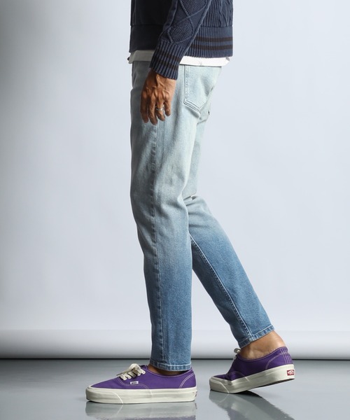 The DUFFER of ST.GEORGE(ザダファーオブセントジョージ)の「GUM STRETCH GRADATION BLEACH DENIM:「ガムストレッチ」グラデーション ブリーチ デニム(デニムパンツ・メンズ・インディゴブルー・X-LARGE/LARGE/MEDIUM/SMALL)」の4枚目の写真