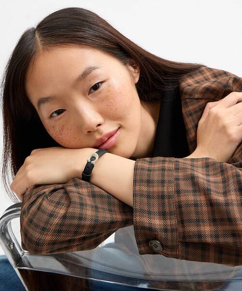 シグネチャー パヴェ レザー ブレスレット（ブレスレット）｜COACH