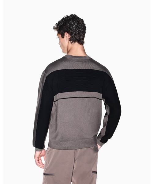 ARMANI EXCHANGE(アルマーニエクスチェンジ)の「【A|X アルマーニ エクスチェンジ】<オンライン限定>カラーブロック ボーダー ニットプルオーバー(ニット/セーター・メンズ・ブルー/ライトブラウン・X-LARGE/SMALL/MEDIUM/LARGE/X-SMALL)」の7枚目の写真