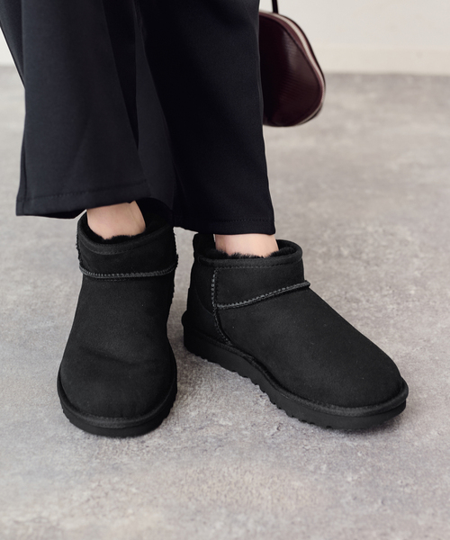 UGG(アグ)の「《WEB限定/》UGG/アグ W CLASSIC ULTRA MINI 1116109(その他シューズ・レディース・ブラック/キャメル・23cm/25cm/24cm)」の6枚目の写真