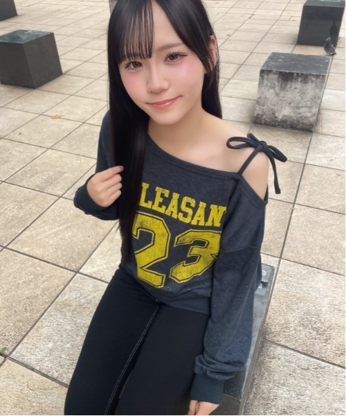 GORGE(ゴージ)の「ラメ裏毛 ワンショルダーナンバーロゴトップス|全4色(Tシャツ/カットソー・レディース・オフホワイト/ピンク/ブラック/ネイビー・F)」の3枚目の写真