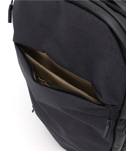 incase(インケース)の「CL55450 City Collection Backpack(バックパック/リュック・メンズ・ブラック・ONE SIZE)」の8枚目の写真
