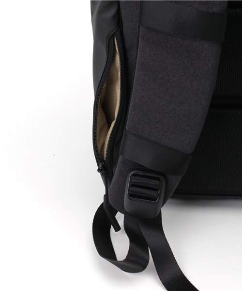 incase(インケース)の「CL55450 City Collection Backpack(バックパック/リュック・メンズ・ブラック・ONE SIZE)」の10枚目の写真