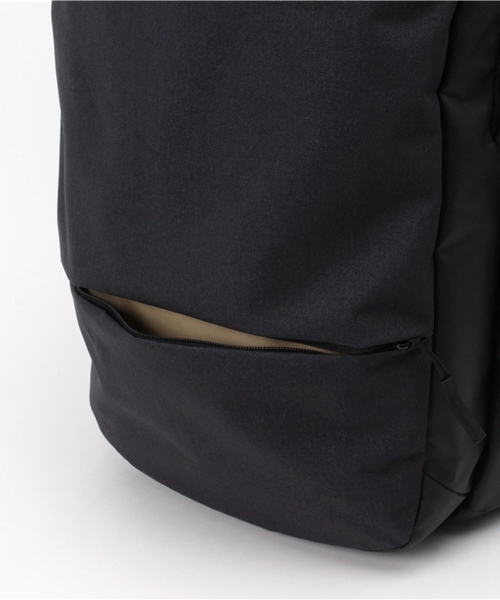 incase(インケース)の「CL55450 City Collection Backpack(バックパック/リュック・メンズ・ブラック・ONE SIZE)」の11枚目の写真