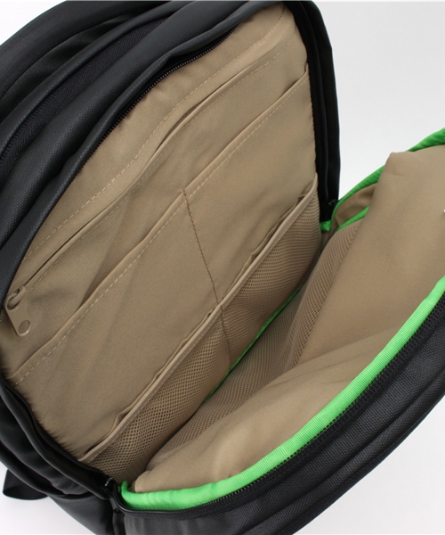 incase(インケース)の「CL55450 City Collection Backpack(バックパック/リュック・メンズ・ブラック・ONE SIZE)」の3枚目の写真