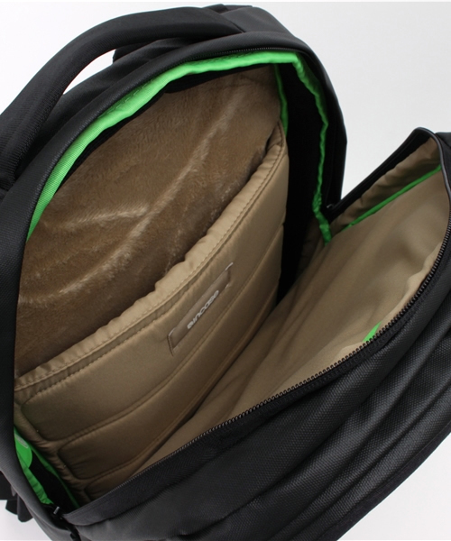 incase(インケース)の「CL55450 City Collection Backpack(バックパック/リュック・メンズ・ブラック・ONE SIZE)」の4枚目の写真