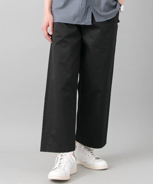 URBAN RESEARCH（アーバンリサーチ）の「UR ワイドチノアンクルトラウザー（その他パンツ・メンズ・ベージュ/ブラック/カーキ・LARGE/MEDIUM）」の2枚目の写真