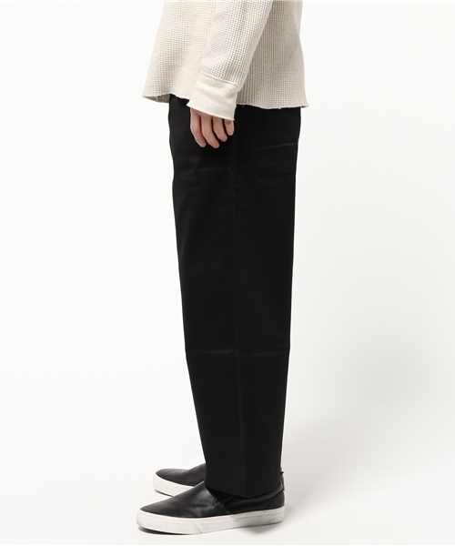 URBAN RESEARCH（アーバンリサーチ）の「UR ワイドチノアンクルトラウザー（その他パンツ・メンズ・ベージュ/ブラック/カーキ・LARGE/MEDIUM）」の4枚目の写真