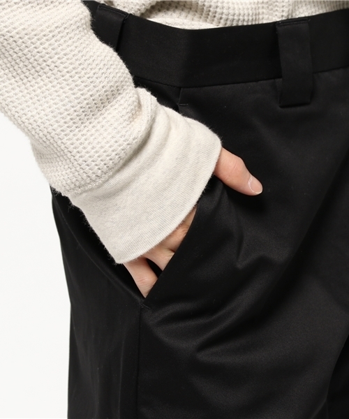 URBAN RESEARCH（アーバンリサーチ）の「UR ワイドチノアンクルトラウザー（その他パンツ・メンズ・ベージュ/ブラック/カーキ・LARGE/MEDIUM）」の10枚目の写真