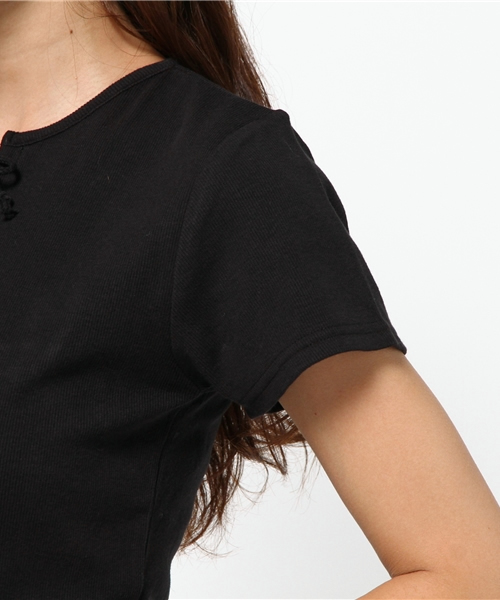 SLY（スライ）の「LACE UP テレコT/SH（Tシャツ/カットソー・レディース・ブラック/グリーン系その他/ライトピンク/ホワイト/ベージュ・1/2）」の9枚目の写真