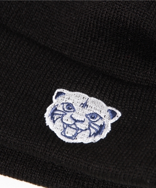 TRANS CONTINENTS（トランスコンチネンツ）の「トラコン刺繍入りニット