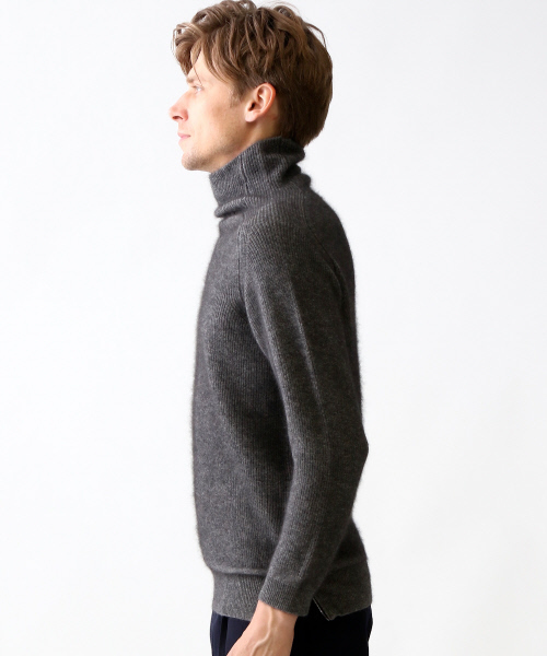 ABAHOUSE（アバハウス）の「ソフトタッチドレープタートルネック（ニット/セーター・メンズ・ワイン/グリーン/ベージュ/チャコールグレー・48/46/44）」の5枚目の写真
