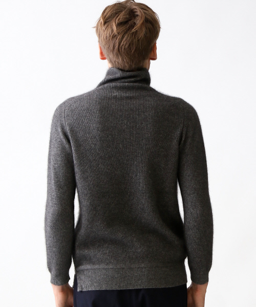 ABAHOUSE（アバハウス）の「ソフトタッチドレープタートルネック（ニット/セーター・メンズ・ワイン/グリーン/ベージュ/チャコールグレー・48/46/44）」の6枚目の写真