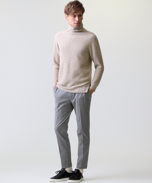 ABAHOUSE（アバハウス）の「ソフトタッチドレープタートルネック（ニット/セーター・メンズ・ワイン/グリーン/ベージュ/チャコールグレー・48/46/44）」の11枚目の写真