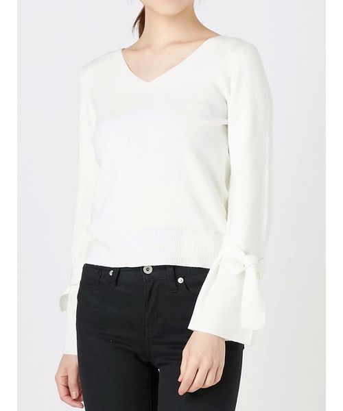 MERCURYDUO（マーキュリーデュオ）の「袖フレアリボン付Vネックニット（ニット/セーター・レディース・ブラック/グレー/オフホワイト/ベビーピンク・FREE）」の2枚目の写真