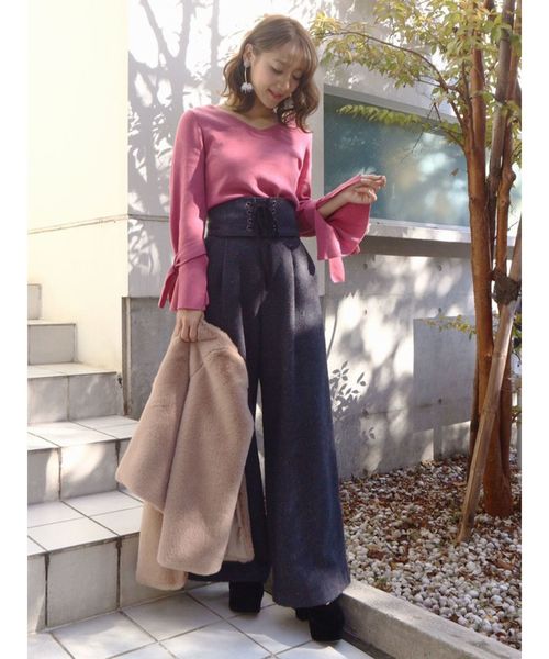 MERCURYDUO（マーキュリーデュオ）の「袖フレアリボン付Vネックニット（ニット/セーター・レディース・ブラック/グレー/オフホワイト/ベビーピンク・FREE）」の11枚目の写真