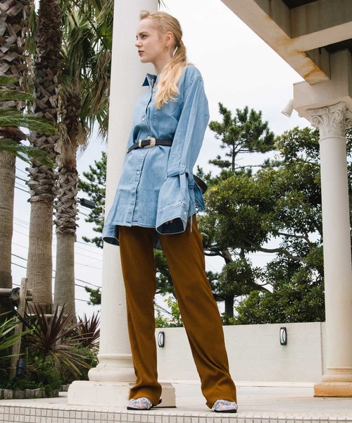 Levi's Made & Crafted(リーバイスメイドアンドクラフテッド)の「LEVI'S(R) MADE & CRAFTED(R) ハイスタンダードシャツ ライトインディゴブルー WASHED & WORN(シャツ/ブラウス・レディース・ライトインディゴブルー・X-SMALL/SMALL)」の4枚目の写真