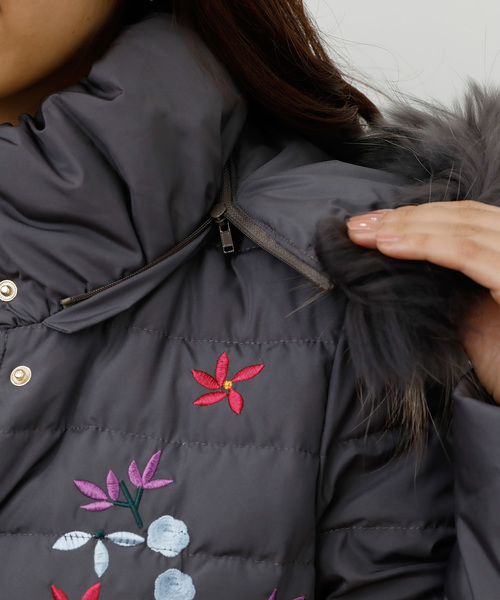 ElegChic（エレグシック）の「エンブロイダリー ロング ダウンコートリボン（ダウンジャケット/コート・レディース・ブラック/グレー/ネイビー・M/L）」の8枚目の写真
