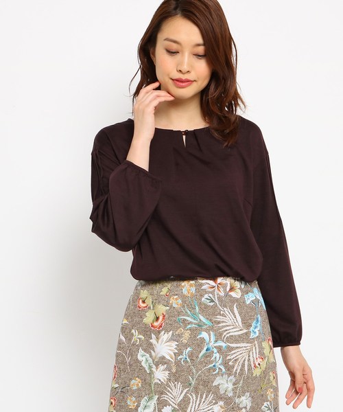 Sunauna(スーナウーナ)の「【洗える】スリーブピンタックカットソー(Tシャツ/カットソー・レディース・ライトブルー/ライトベージュ/パープル系/ダークブラウン・40/38/34)」の2枚目の写真