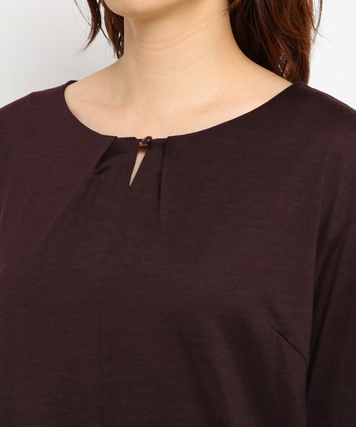 Sunauna(スーナウーナ)の「【洗える】スリーブピンタックカットソー(Tシャツ/カットソー・レディース・ライトブルー/ライトベージュ/パープル系/ダークブラウン・40/38/34)」の11枚目の写真