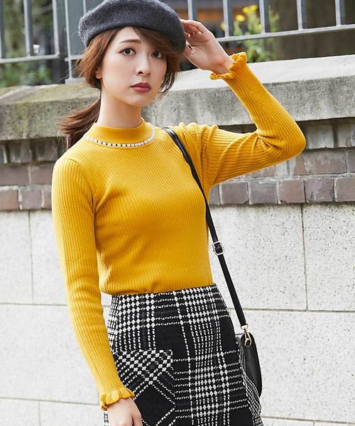 12Twelve Agenda(トゥエルブ アジェンダ)の「ハイネックはめこみパールリブニットプルオーバー(ニット/セーター・レディース・ブラック/オフホワイト/サックスブルー/イエロー・M)」の2枚目の写真