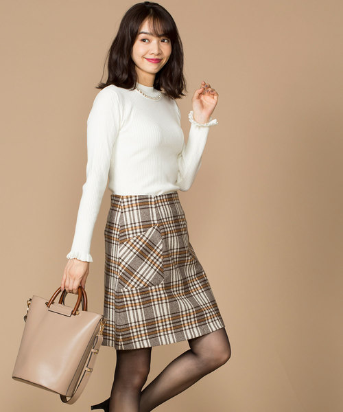 12Twelve Agenda(トゥエルブ アジェンダ)の「ハイネックはめこみパールリブニットプルオーバー(ニット/セーター・レディース・ブラック/オフホワイト/サックスブルー/イエロー・M)」の13枚目の写真