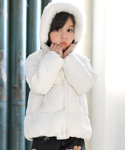 Bee des Bee(ビーデスビー)の「ダウン風 ジャケット(ダウンジャケット/コート・キッズ・ブラック/ベージュ/ネイビー/レッド/カーキ/アイボリー/キャメル/ライトピンク/ワイン/チャコール・110cm/100cm/120cm/130cm/140cm/150cm/160cm)」の4枚目の写真