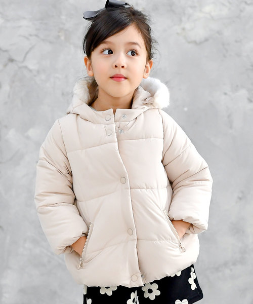 Bee des Bee(ビーデスビー)の「ダウン風 ジャケット(ダウンジャケット/コート・キッズ・ブラック/ベージュ/ネイビー/レッド/カーキ/アイボリー/キャメル/ライトピンク/ワイン/チャコール・110cm/100cm/120cm/130cm/140cm/150cm/160cm)」の3枚目の写真