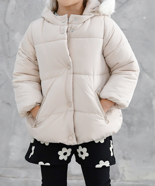 Bee des Bee(ビーデスビー)の「ダウン風 ジャケット(ダウンジャケット/コート・キッズ・ブラック/ベージュ/ネイビー/レッド/カーキ/アイボリー/キャメル/ライトピンク/ワイン/チャコール・110cm/100cm/120cm/130cm/140cm/150cm/160cm)」の13枚目の写真