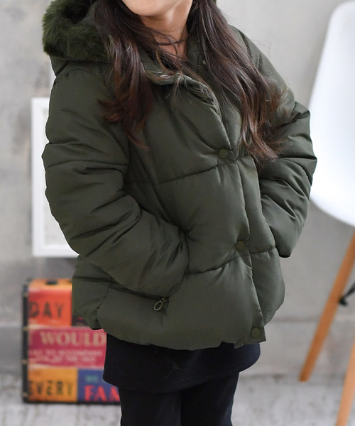 Bee des Bee(ビーデスビー)の「ダウン風 ジャケット(ダウンジャケット/コート・キッズ・ブラック/ベージュ/ネイビー/レッド/カーキ/アイボリー/キャメル/ライトピンク/ワイン/チャコール・110cm/100cm/120cm/130cm/140cm/150cm/160cm)」の15枚目の写真