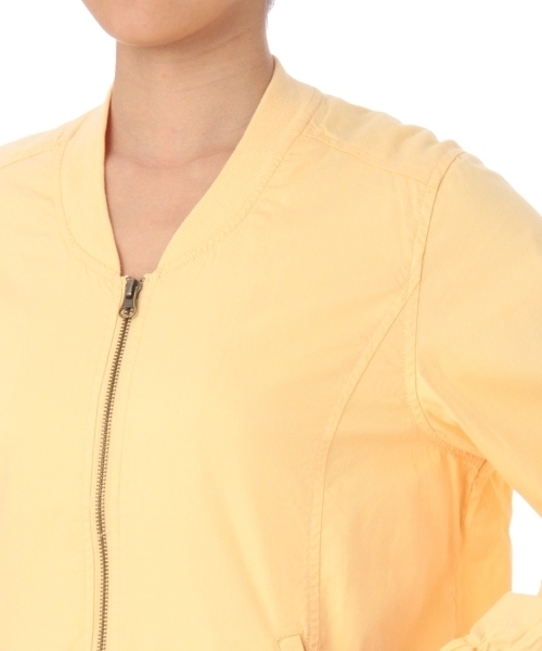 SHOO・LA・RUE（シューラルー）の「コットンレーヨンブルゾン（ブルゾン・レディース・イエロー/ベージュ・03/02）」の5枚目の写真