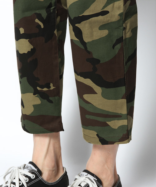 WEGO（ウィゴー）の「WEGO/カモフラツイルクロップドパンツ（スラックス・メンズ・ブラウン/カーキ・LARGE/MEDIUM）」の9枚目の写真