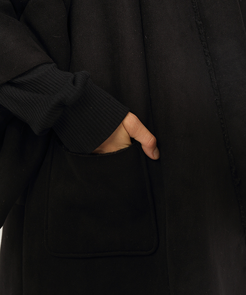 i（アイ）の「ムートンキモノコート（ポンチョ・レディース・ホワイト/ブラック・FREE）」の6枚目の写真