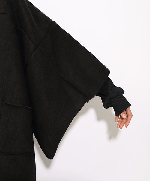 i（アイ）の「ムートンキモノコート（ポンチョ・レディース・ホワイト/ブラック・FREE）」の8枚目の写真