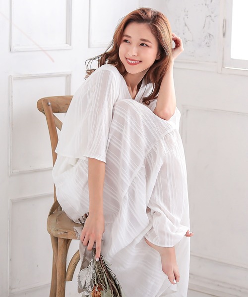 KOBE LETTUCE(コウベレタス)の「Vネックフレアスリーブティアードマキシワンピース(ワンピース・レディース・ブラック/ライトベージュ/グリーン/オフホワイト・FREE)」の1枚目の写真