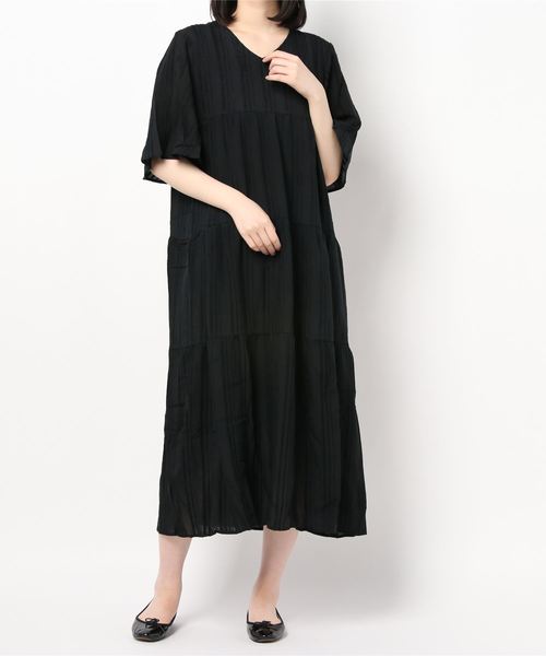 KOBE LETTUCE(コウベレタス)の「Vネックフレアスリーブティアードマキシワンピース(ワンピース・レディース・ブラック/ライトベージュ/グリーン/オフホワイト・FREE)」の7枚目の写真