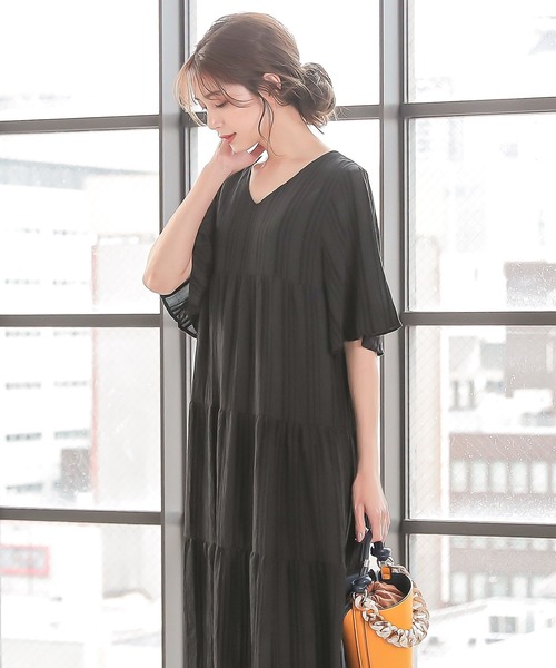 KOBE LETTUCE(コウベレタス)の「Vネックフレアスリーブティアードマキシワンピース(ワンピース・レディース・ブラック/ライトベージュ/グリーン/オフホワイト・FREE)」の15枚目の写真