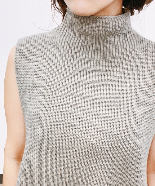 ap retro(アプレトロ)の「ハイネックサイドベルトニットベスト【ZOZO限定アイテム】(ベスト・レディース・ブラック/ベージュ/ブラウン/グレー・FREE)」の5枚目の写真