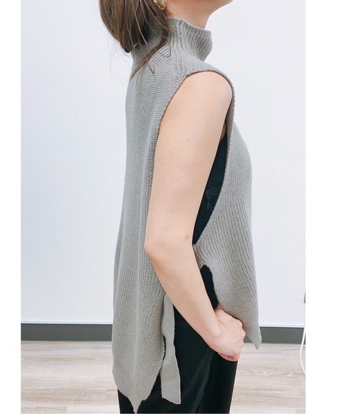 ap retro(アプレトロ)の「ハイネックサイドベルトニットベスト【ZOZO限定アイテム】(ベスト・レディース・ブラック/ベージュ/ブラウン/グレー・FREE)」の9枚目の写真