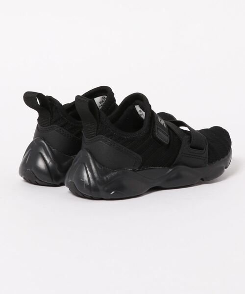 瞬足（シュンソク）の「瞬足/SLBYSYUNSOKU/DSL0220（スニーカー・キッズ・レッド/ブラック×ブラック/ブルー/ブラック/グレー/ネイビー/イエロー/ライトグレー・22.5cm/23.0cm/21.5cm/25.0cm/22.0cm/19.0cm/16.0cm/24.5cm/21.0cm/23.5cm/17.0cm/18.0cm/24.0cm/20.0cm）」の9枚目の写真