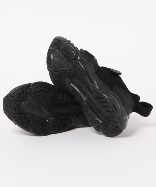 瞬足（シュンソク）の「瞬足/SLBYSYUNSOKU/DSL0220（スニーカー・キッズ・レッド/ブラック×ブラック/ブルー/ブラック/グレー/ネイビー/イエロー/ライトグレー・22.5cm/23.0cm/21.5cm/25.0cm/22.0cm/19.0cm/16.0cm/24.5cm/21.0cm/23.5cm/17.0cm/18.0cm/24.0cm/20.0cm）」の10枚目の写真