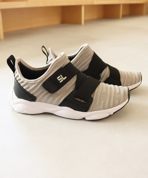 瞬足（シュンソク）の「瞬足/SLBYSYUNSOKU/DSL0220（スニーカー・キッズ・レッド/ブラック×ブラック/ブルー/ブラック/グレー/ネイビー/イエロー/ライトグレー・22.5cm/23.0cm/21.5cm/25.0cm/22.0cm/19.0cm/16.0cm/24.5cm/21.0cm/23.5cm/17.0cm/18.0cm/24.0cm/20.0cm）」の4枚目の写真