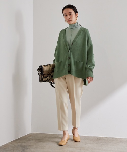 ADAM ET ROPE'(アダムエロペ)の「【ZOZO限定】バルキーニットカーディガン(カーディガン/ボレロ・レディース・ブラウン/チャコールグレー/キナリ/グリーン・FREE)」の19枚目の写真