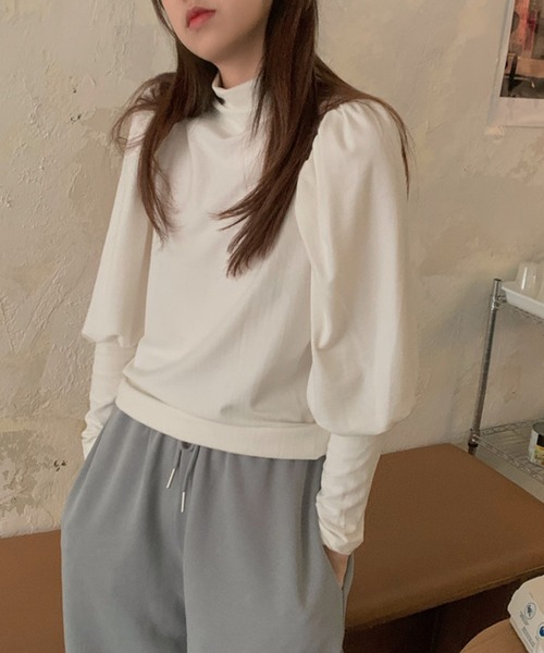 Jewelobe(ジュエローブ)の「パフスリーブボトルネック起毛カットトップス(Tシャツ/カットソー・レディース・オフホワイト/ベージュ/スモークピンク/ブラック・FREE)」の1枚目の写真